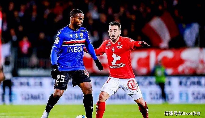 南特客场对阵圣埃蒂安的比赛中遭遇挑战