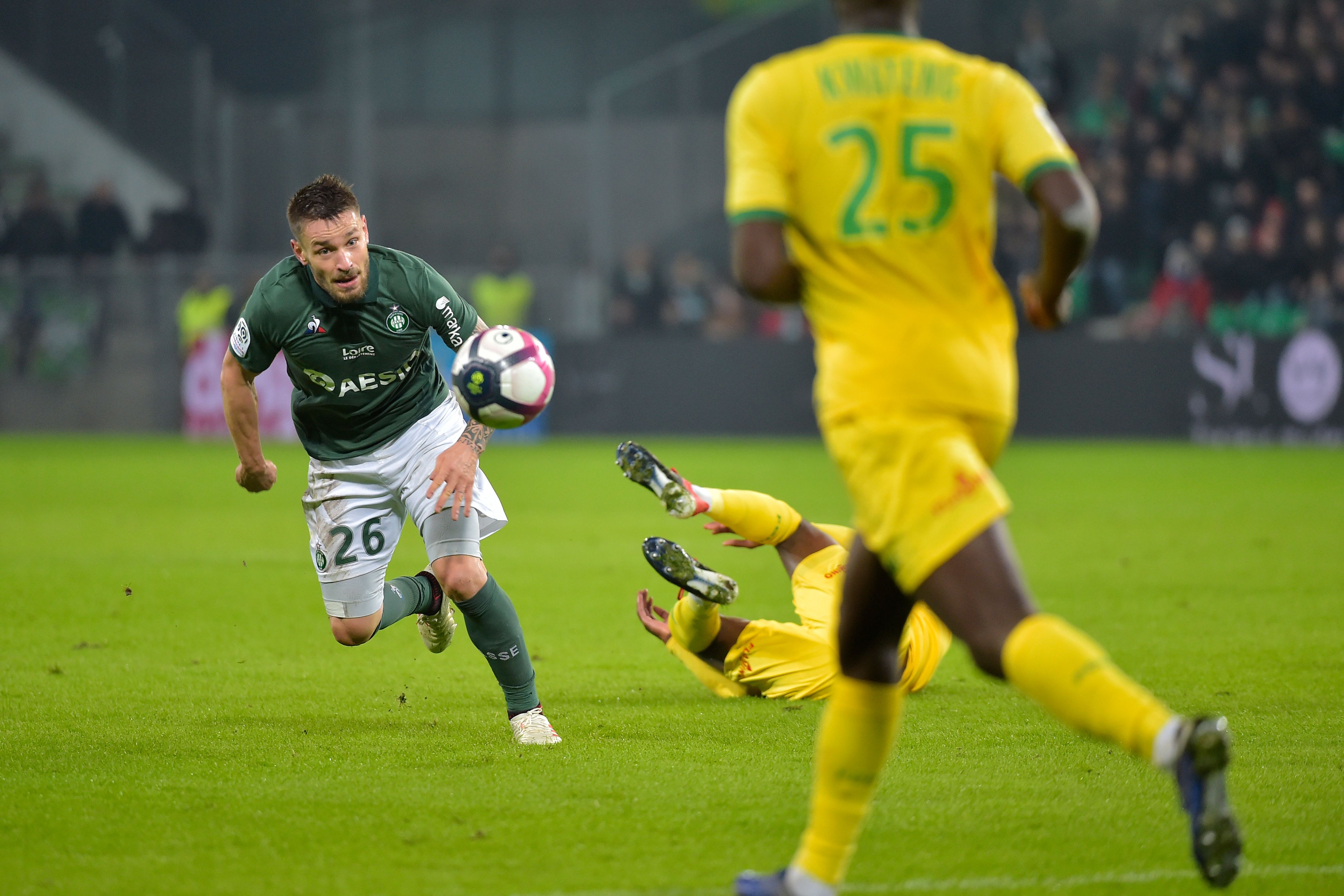 南特客场对阵圣埃蒂安的比赛中遭遇挑战