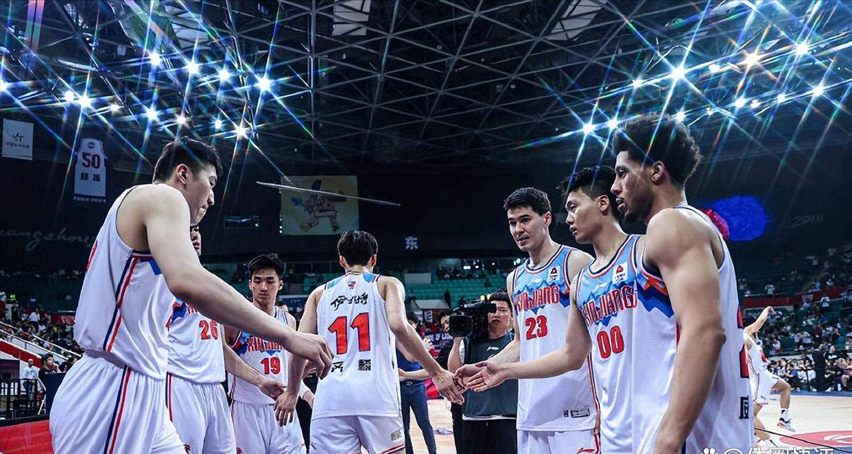 包含新疆男篮客场告捷，稳固季后赛席位不容侵犯的词条