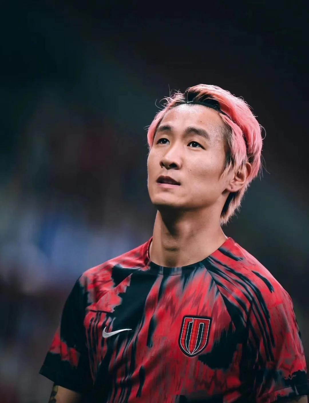 关于韦世豪展现绝佳状态，率领球队奋力一战的信息