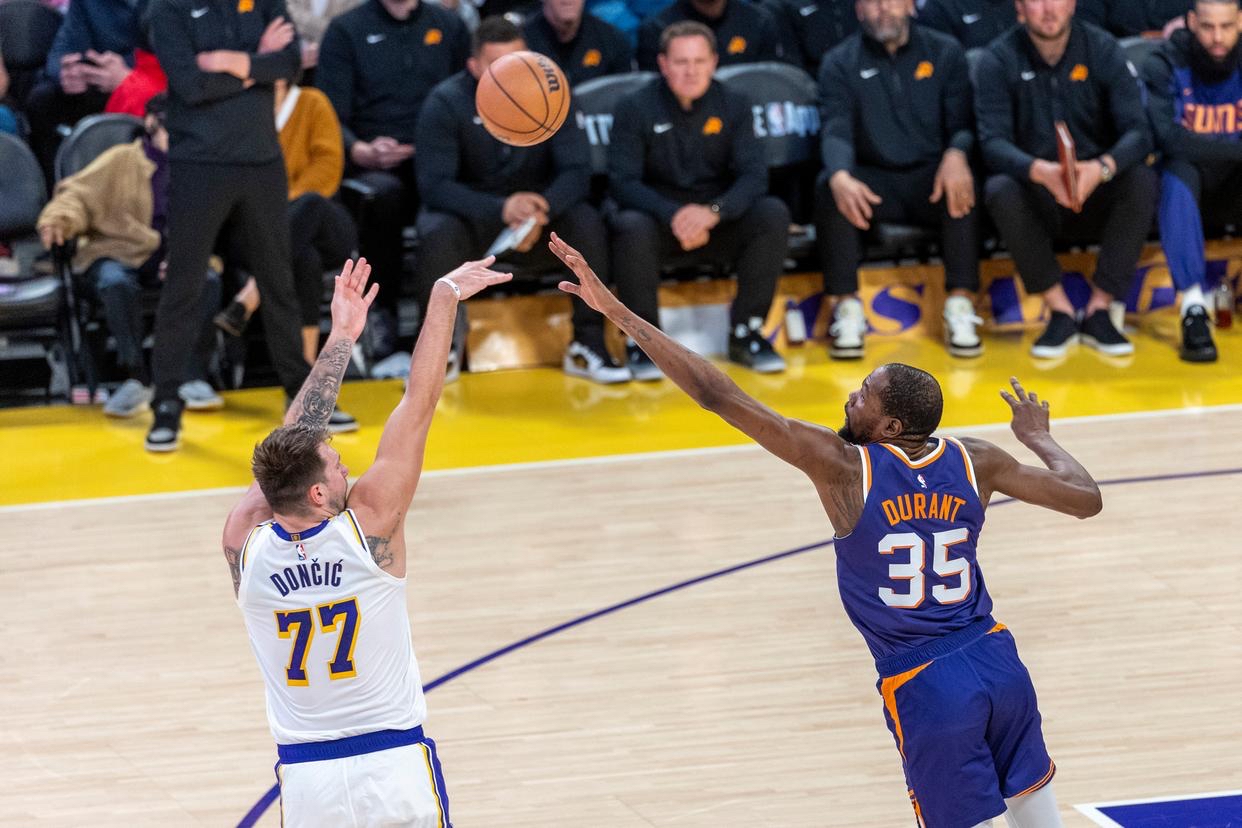 掘金鏖战黄蜂,东契奇三分雨点燃全场的简单介绍 掘金鏖战黄蜂,东契奇三分雨点燃全场的简单介绍