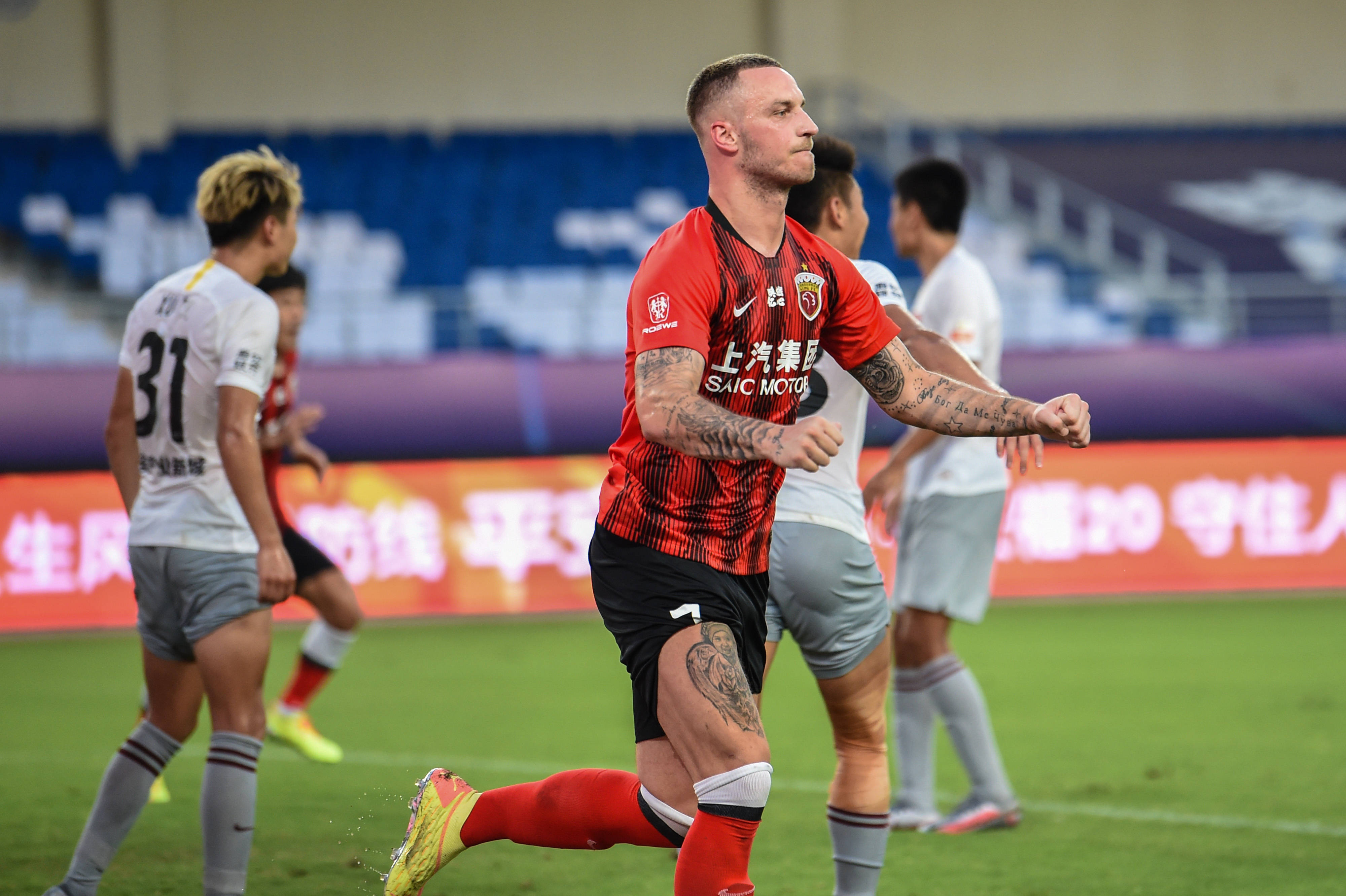 包含上海上港豪取胜利,实力表现亮眼的词条 包含上海上港豪取胜利,实力表现亮眼的词条