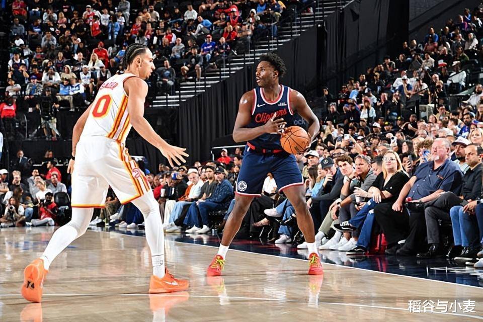 快船锋线守护稳固,对手进攻难以突破 快船锋线守护稳固,对手进攻难以突破