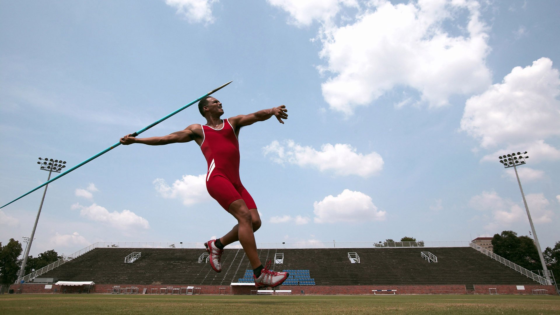 当足球误入篮球场，波兰带走阿森纳，卡塞米罗在NBA总决赛接管比赛
